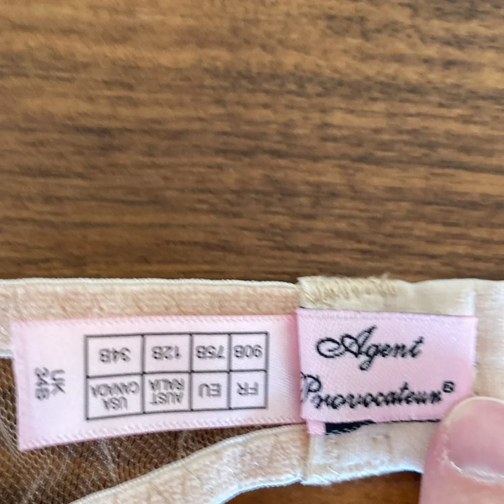 Agent Provocateur Peach and Black Lace Bra - Picture 5 of 7
